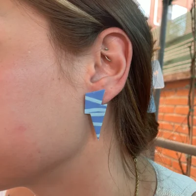 Pendientes rayos azul oscuro rayas arcilla polimérica