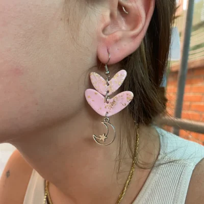 Pendientes largos lunas rosas plateados arcilla polimérica