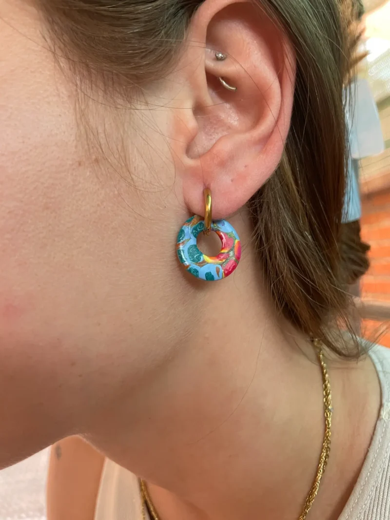 Pendientes circulo de flamenca azul y rojo arcilla polimérica