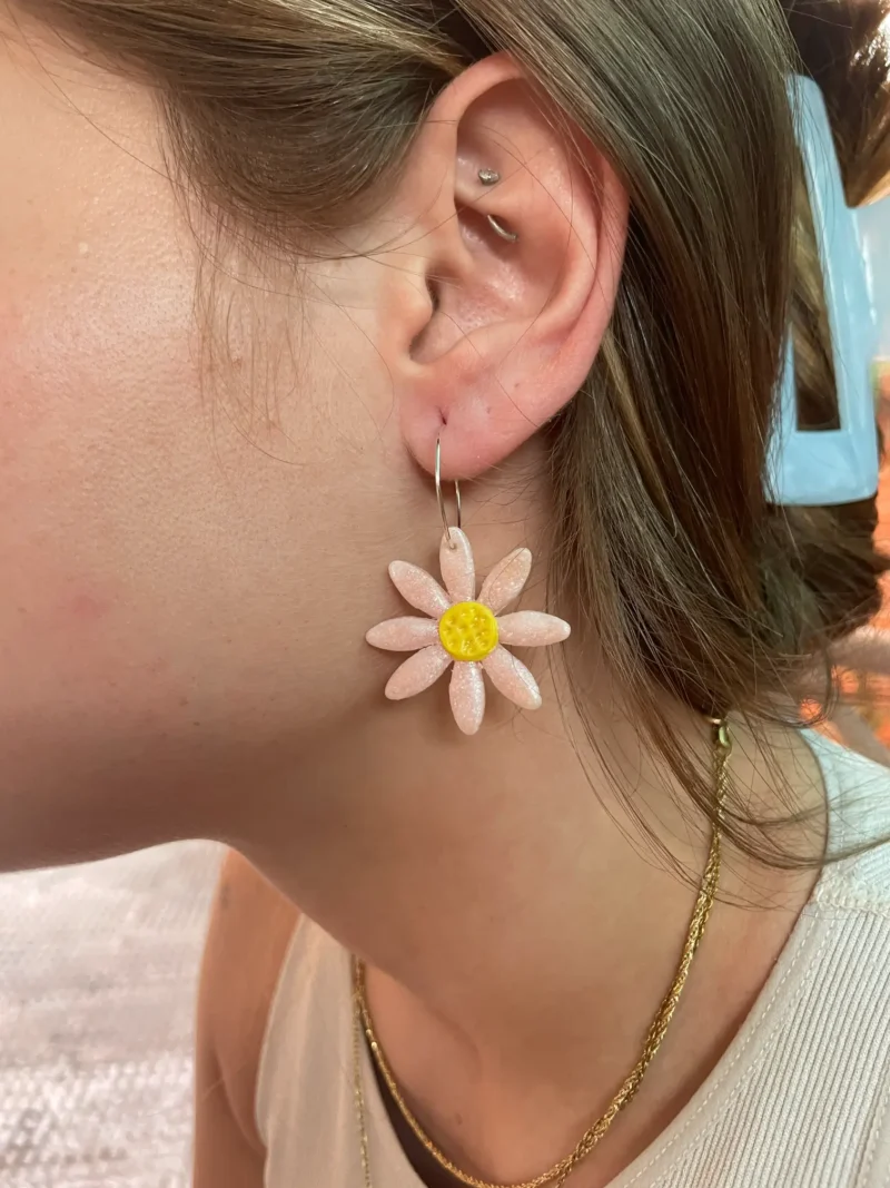 Pendientes aro margaritas rosas arcilla polimérica