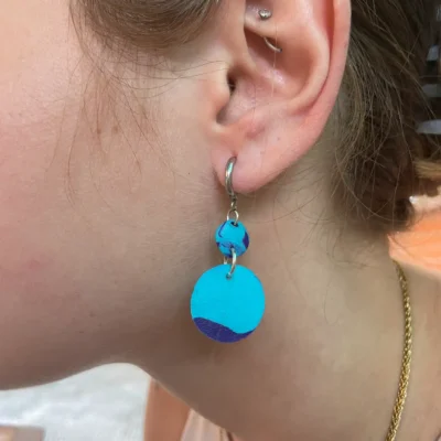 Pendientes arcilla polimérica circulos azules