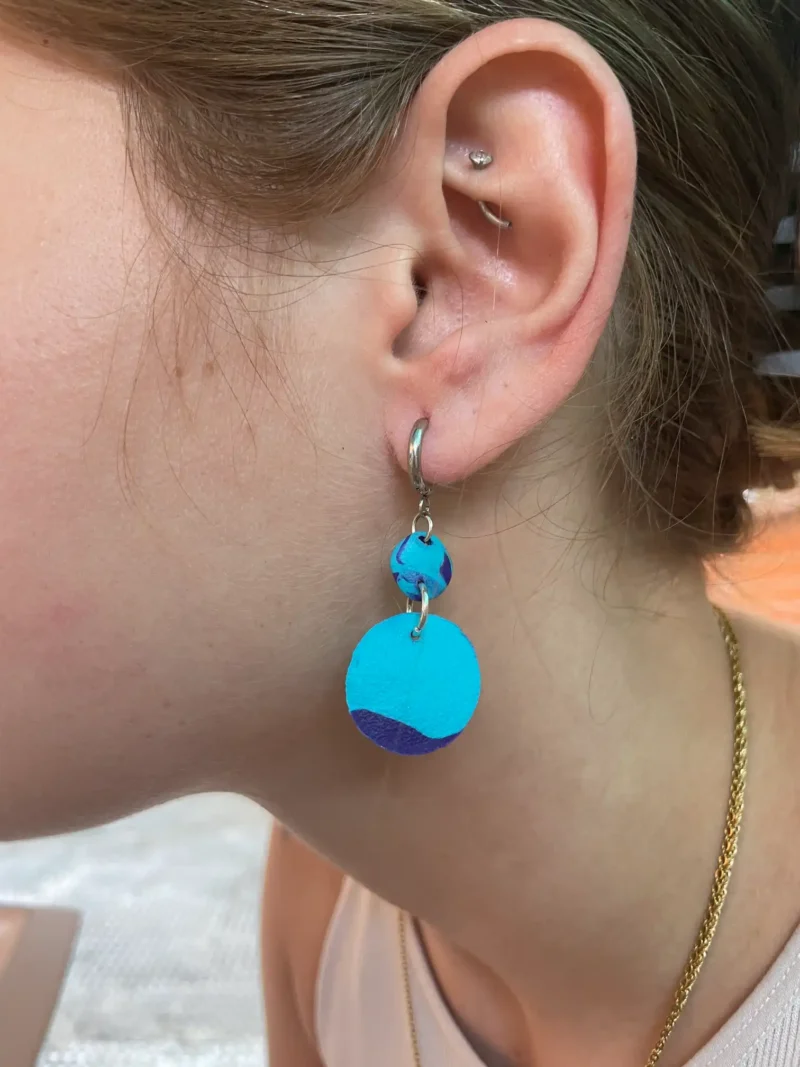 Pendientes arcilla polimérica circulos azules