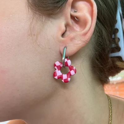 Pendientes arcilla polimérica flor cuadrados rosa