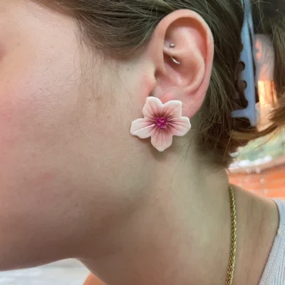 Pendientes de flores violeta