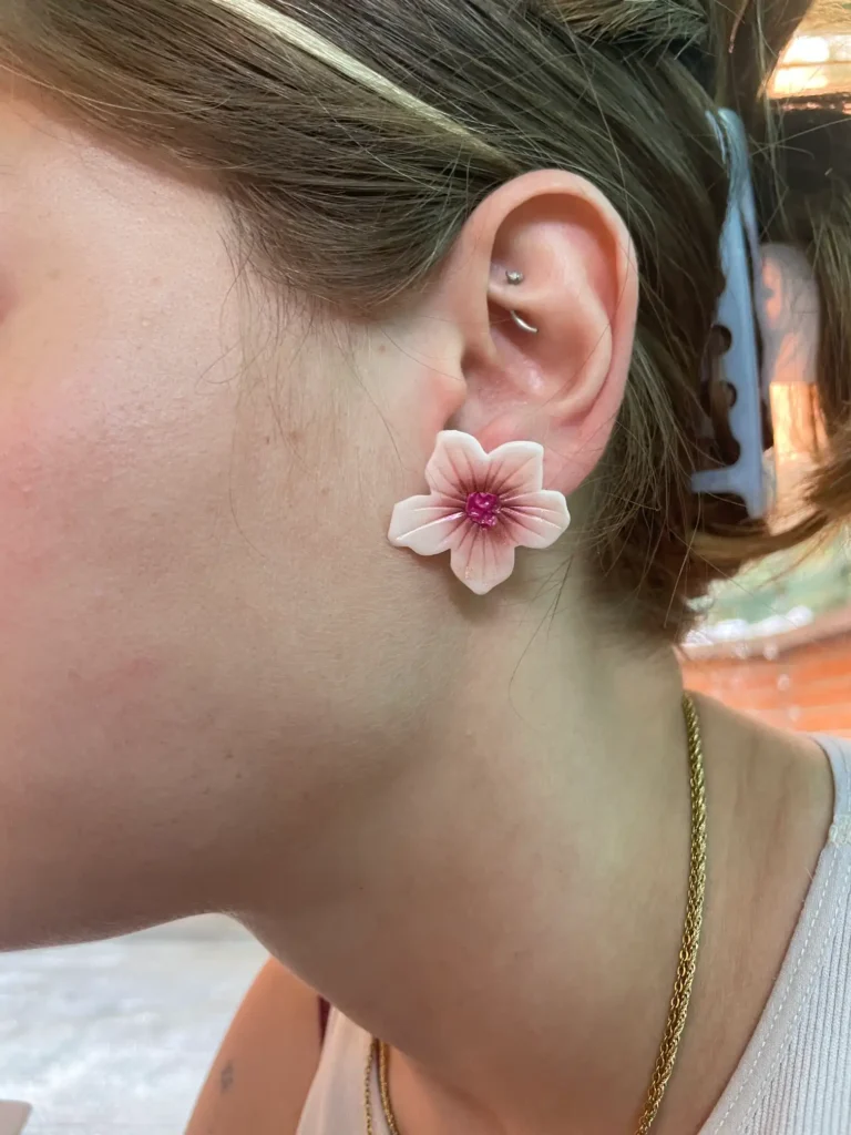 Pendientes de arcilla polimérica de flor violeta Pendientes de flores violeta