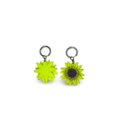 Pendientes de girasoles por detrás
