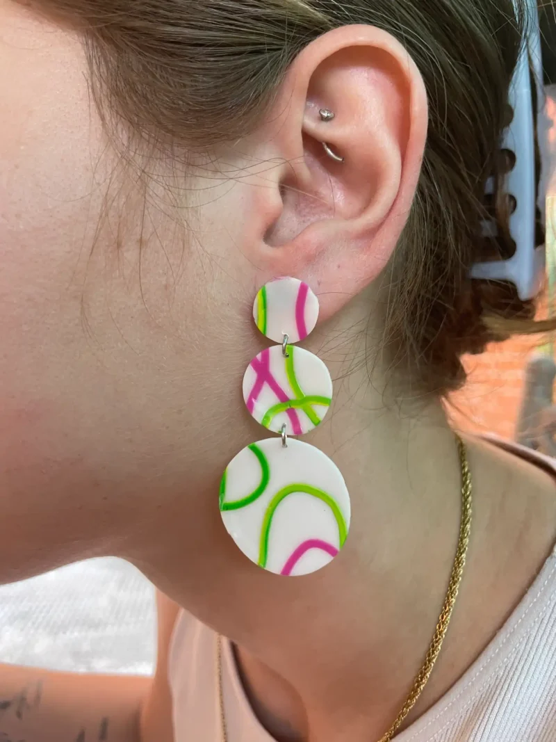 Pendientes largos arcilla polimérica circulares morados rosas