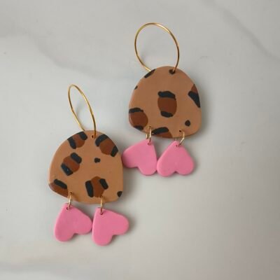 Pendientes leopardo con corazones rosas